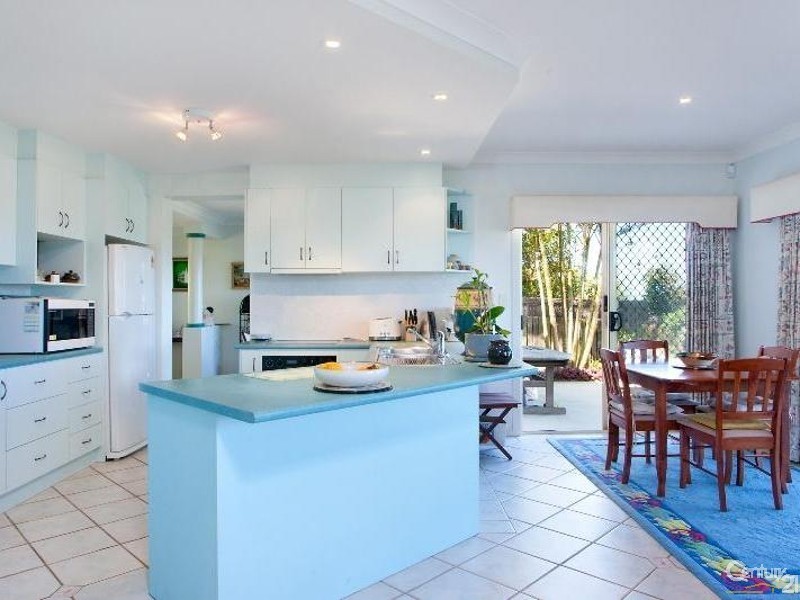 8  Royena Place, Marcus Beach QLD 4573