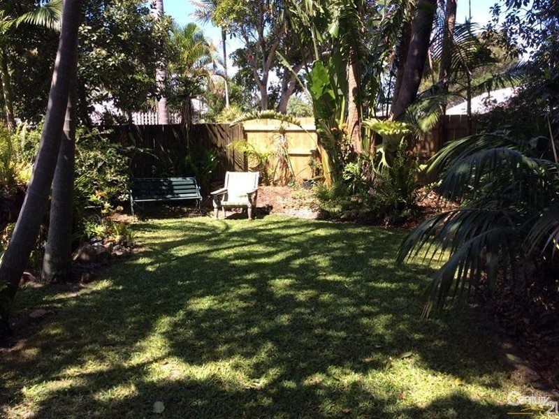 2 Ross Crescent, Sunshine Beach QLD 4567