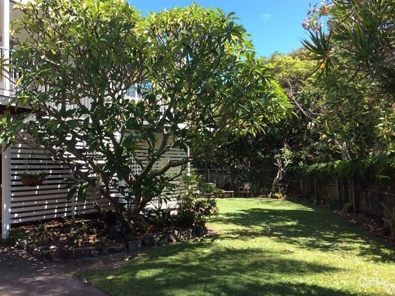 2 Ross Crescent, Sunshine Beach QLD 4567