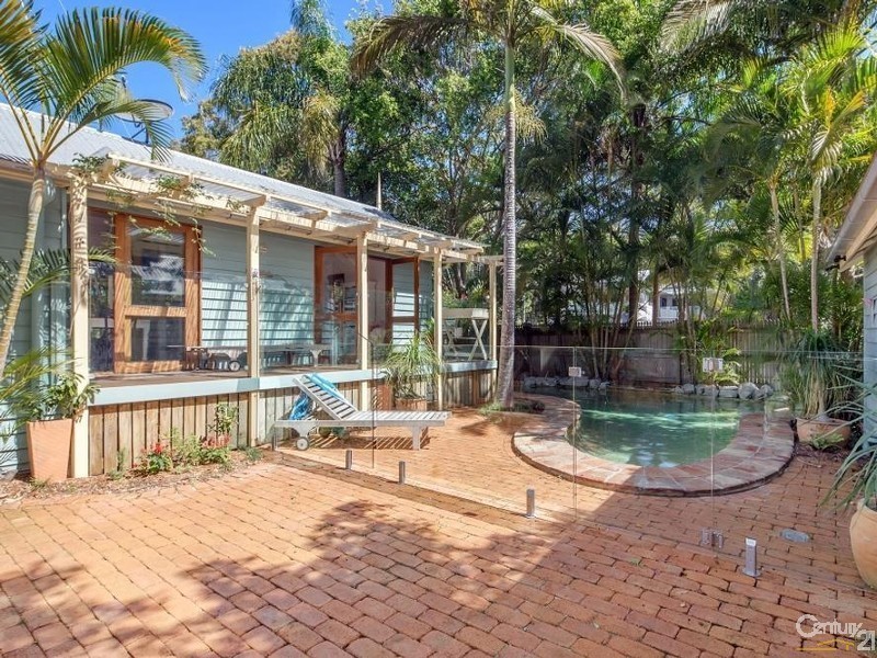 8 Duke Street, Sunshine Beach QLD 4567