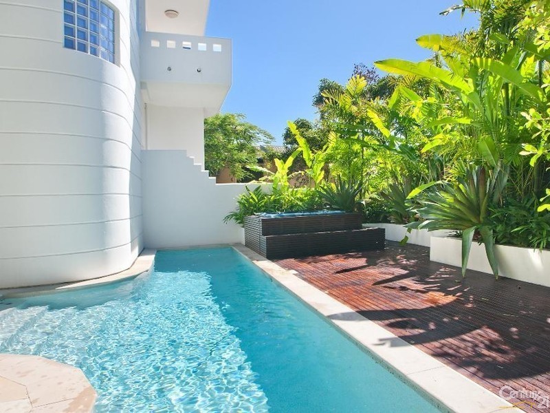 1/8 Noosa Drive, Noosa Heads QLD 4567