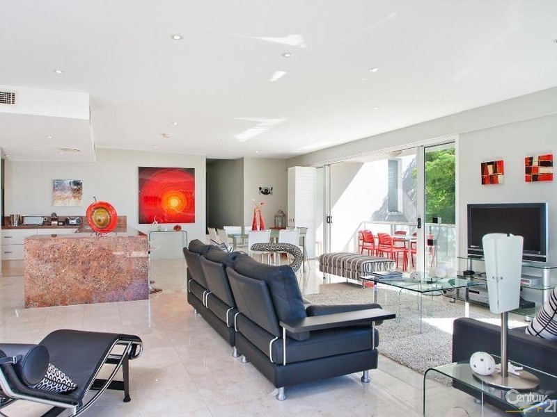 1/8 Noosa Drive, Noosa Heads QLD 4567