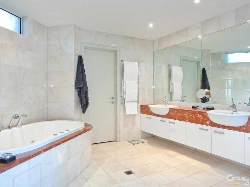 1/8 Noosa Drive, Noosa Heads QLD 4567