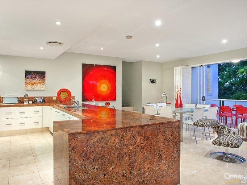 1/8 Noosa Drive, Noosa Heads QLD 4567