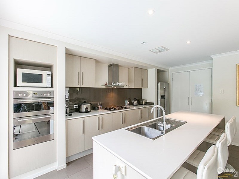 156 The Avenue, Peregian Springs QLD 4573