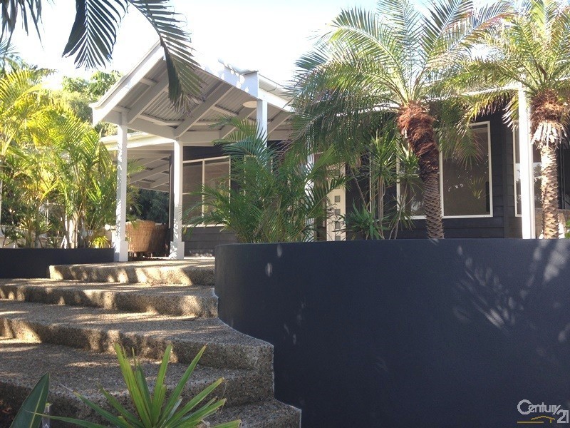 16 Daybreak Court, Castaways Beach QLD 4567