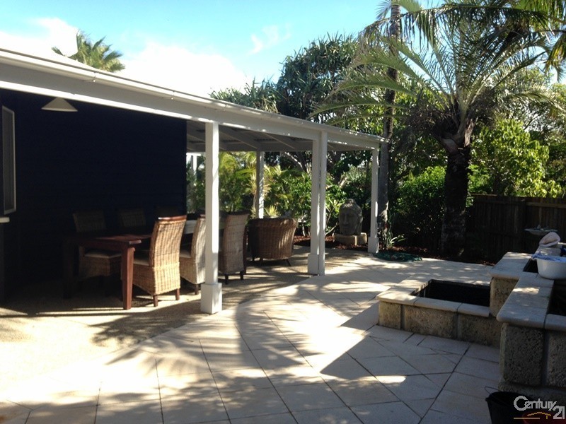 16 Daybreak Court, Castaways Beach QLD 4567