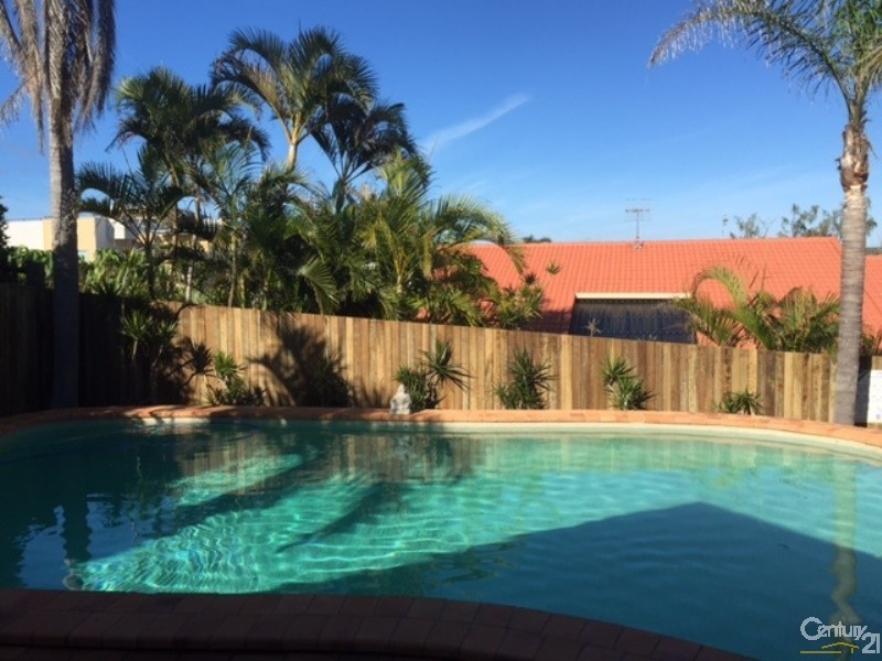 16 Daybreak Court, Castaways Beach QLD 4567