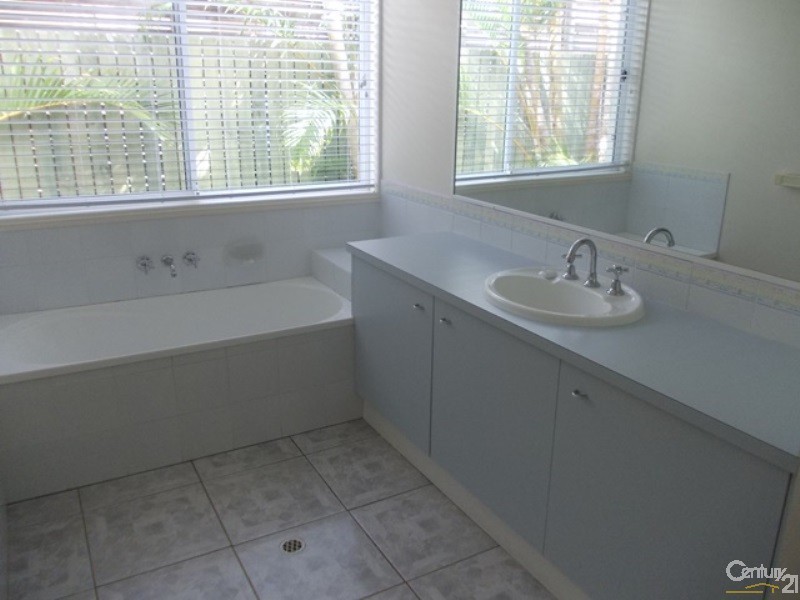 16 Oceania Crescent, Sunshine Beach QLD 4567