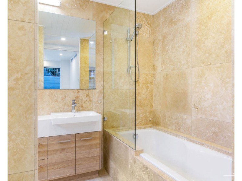 1-2/6 Crank Street, Sunshine Beach QLD 4567