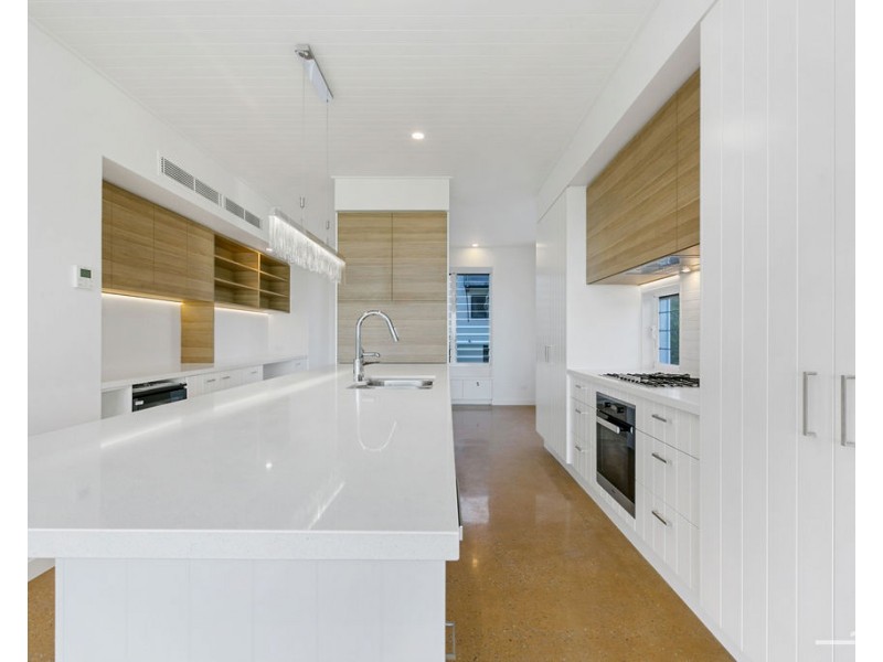 1-2/6 Crank Street, Sunshine Beach QLD 4567