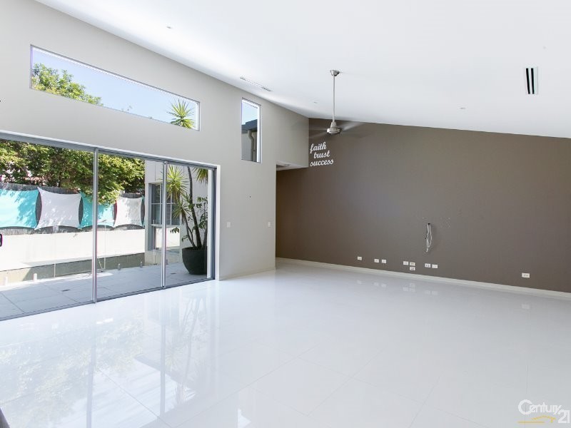 2 Glen Abby Avenue, Peregian Springs QLD 4573