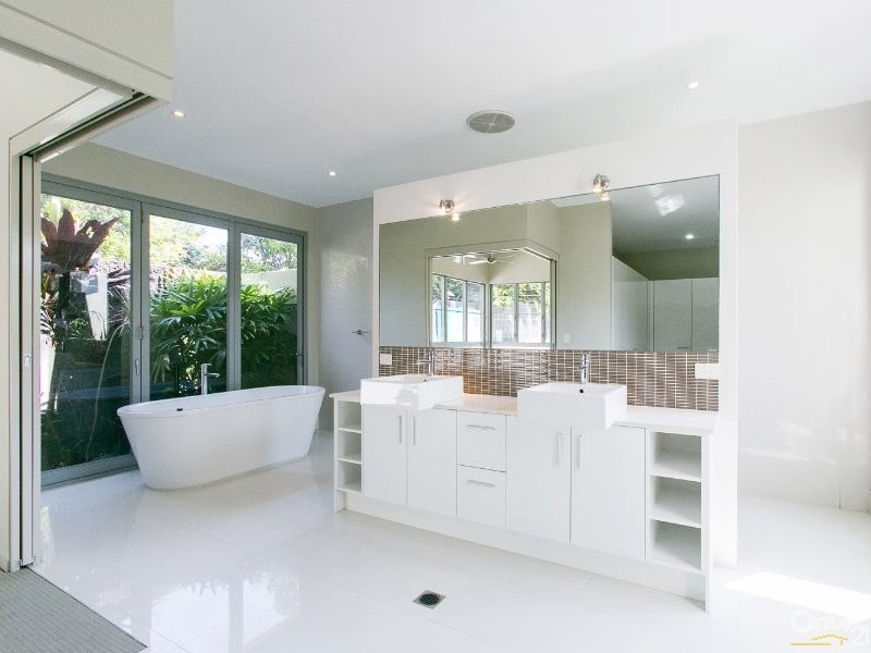 2 Glen Abby Avenue, Peregian Springs QLD 4573