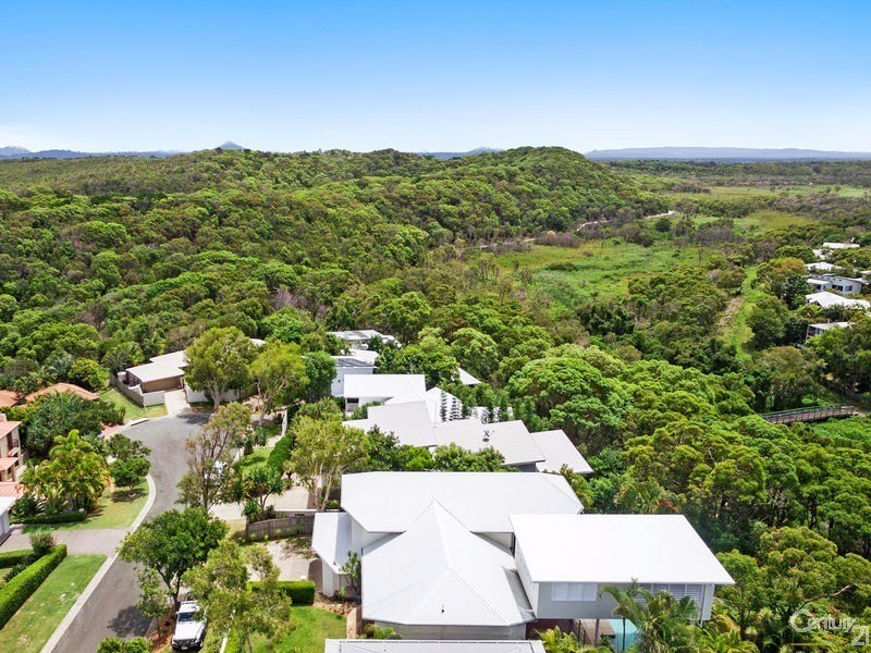 20 Seafarer Court, Castaways Beach QLD 4567