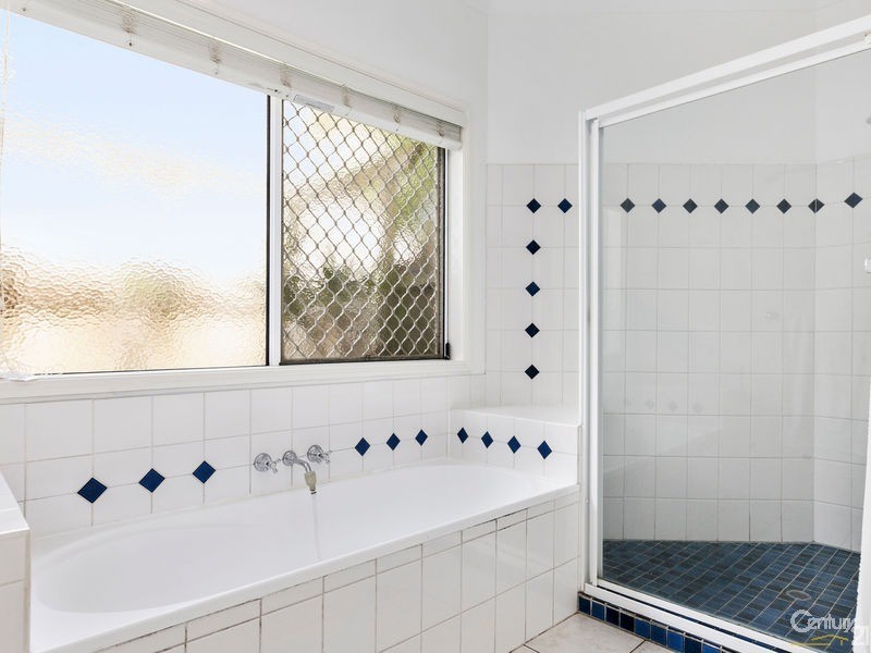 20 Seafarer Court, Castaways Beach QLD 4567