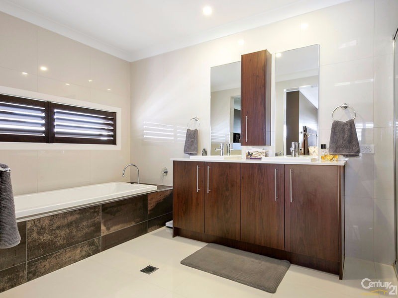 215 Balgownie Drive, Peregian Springs QLD 4573