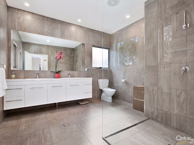 16 Ross Crescent, Sunshine Beach QLD 4567