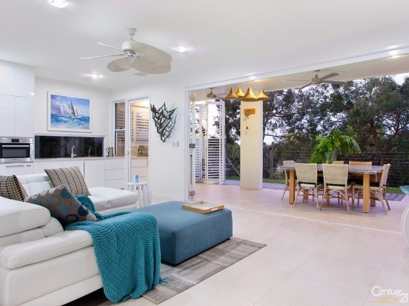 18 Seafarer Court, Castaways Beach QLD 4567