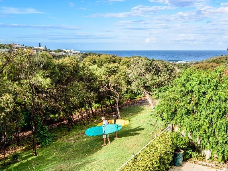18 Seafarer Court, Castaways Beach QLD 4567