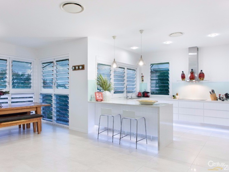 18 Seafarer Court, Castaways Beach QLD 4567