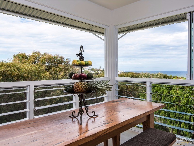 18 Seafarer Court, Castaways Beach QLD 4567