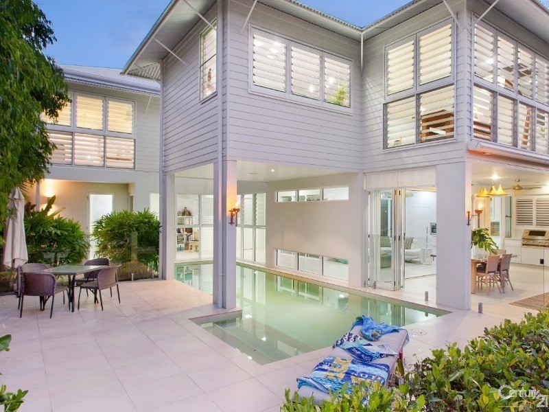 18 Seafarer Court, Castaways Beach QLD 4567