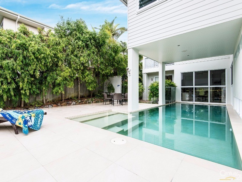 18 Seafarer Court, Castaways Beach QLD 4567