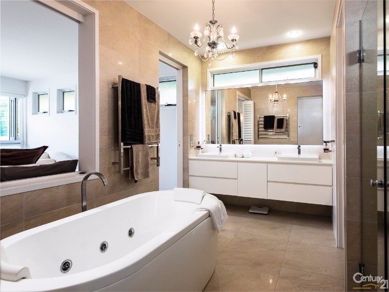 18 Seafarer Court, Castaways Beach QLD 4567