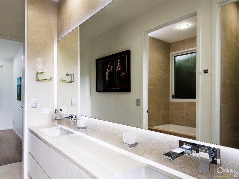18 Seafarer Court, Castaways Beach QLD 4567