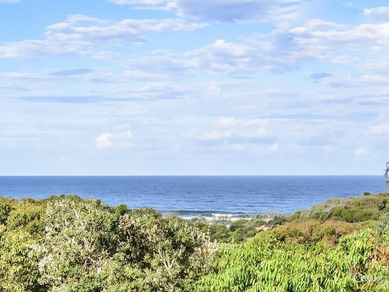 18 Seafarer Court, Castaways Beach QLD 4567