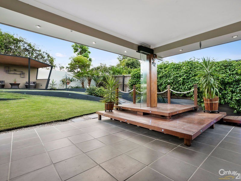 16 Honeyeater Crescent, Peregian Springs QLD 4573