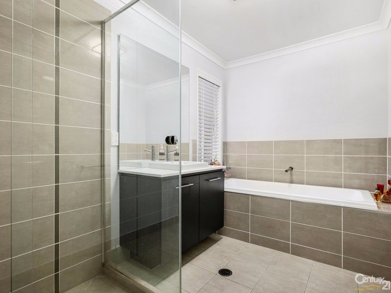 16 Honeyeater Crescent, Peregian Springs QLD 4573