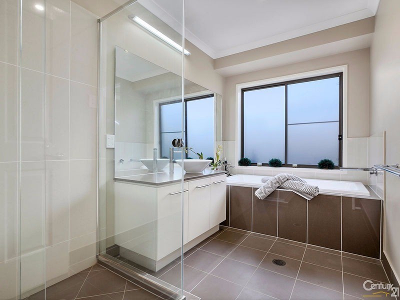 13 Augusta Circuit, Peregian Springs QLD 4573