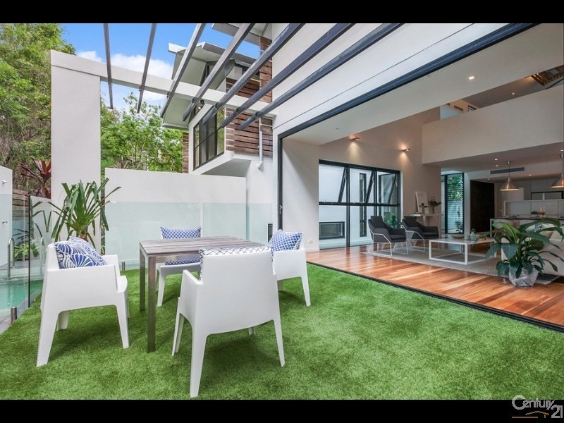 13 Wild Apple Court, Noosa Heads QLD 4567
