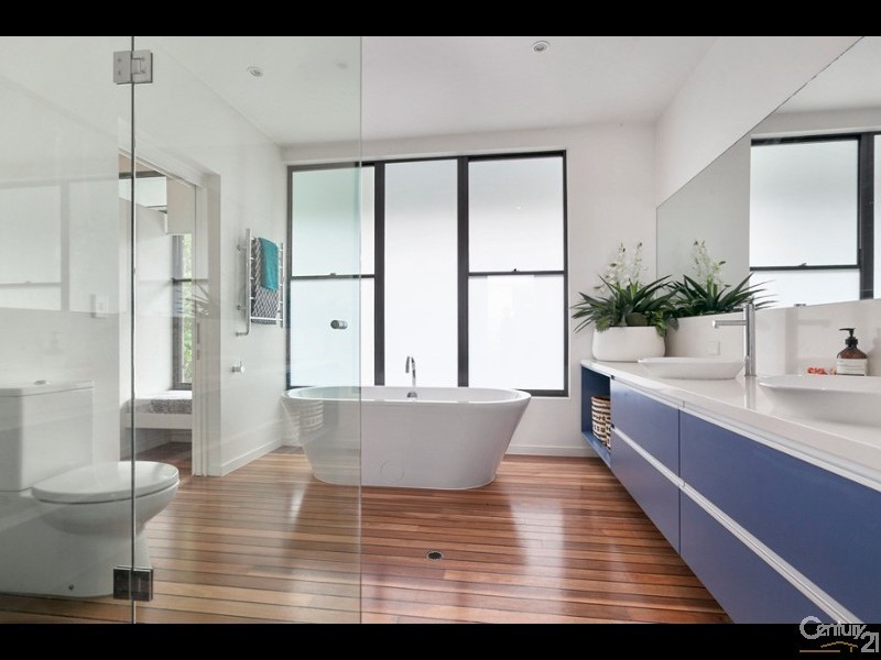 13 Wild Apple Court, Noosa Heads QLD 4567