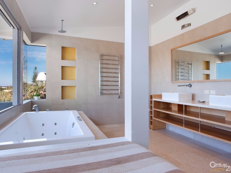 18 Plover Street, Peregian Beach QLD 4573