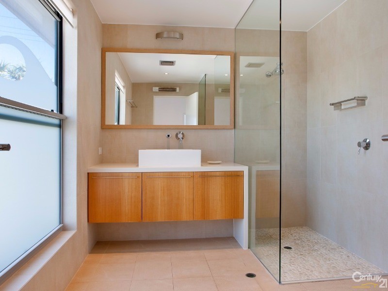 18 Plover Street, Peregian Beach QLD 4573