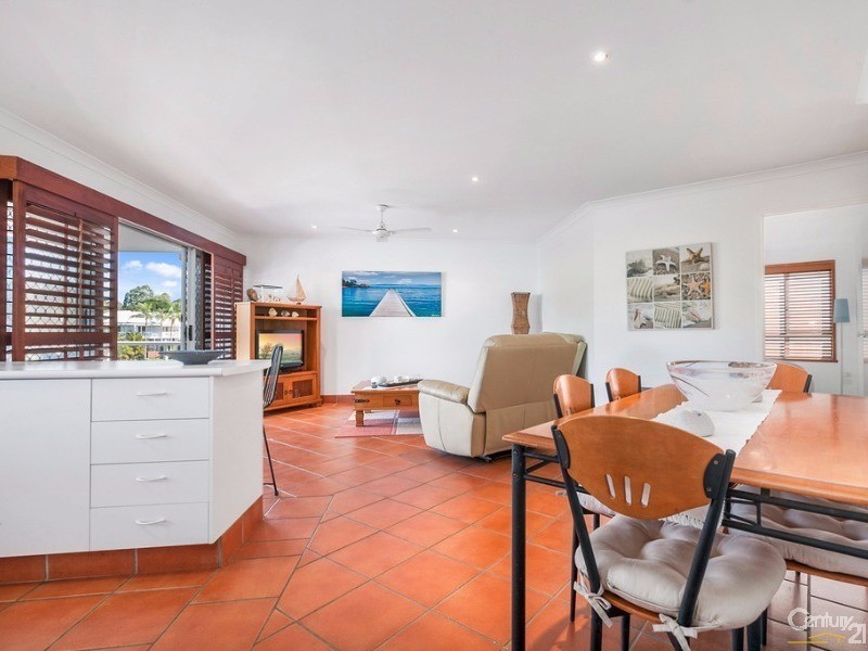 4/5 Hygieta Street, Noosa Waters QLD 4566