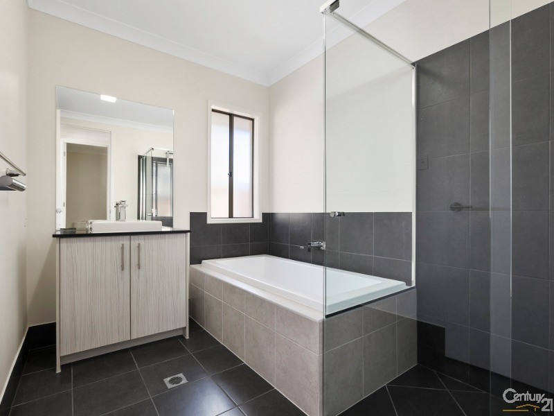 25 Radiata Place, Peregian Springs QLD 4573