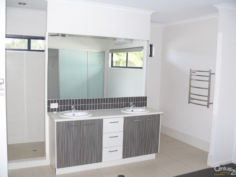 68 The Avenue, Peregian Springs QLD 4573