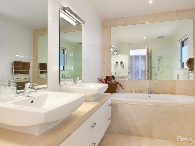 24 Mossman Court, Noosa Heads QLD 4567