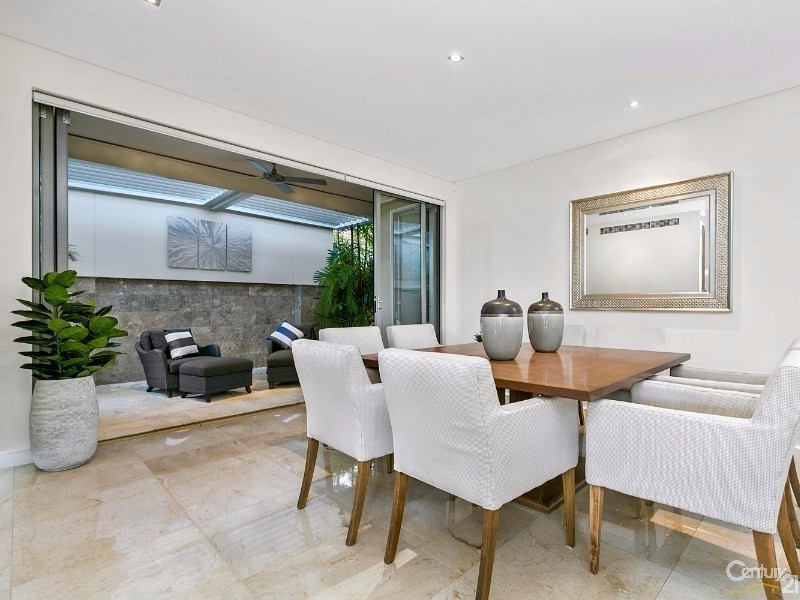 24 Mossman Court, Noosa Heads QLD 4567