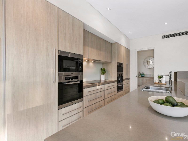 24 Mossman Court, Noosa Heads QLD 4567