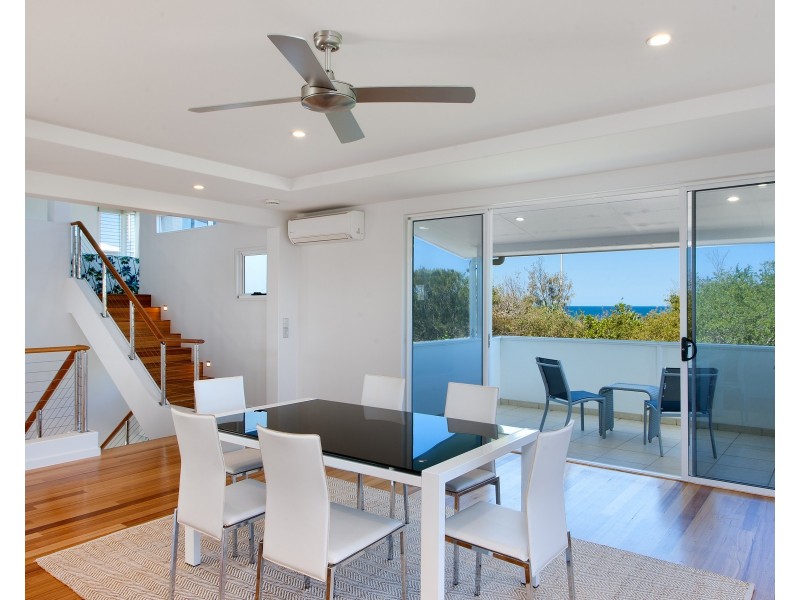 2 Driftwood Drive, Castaways Beach QLD 4567