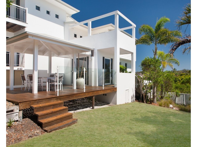 2 Driftwood Drive, Castaways Beach QLD 4567