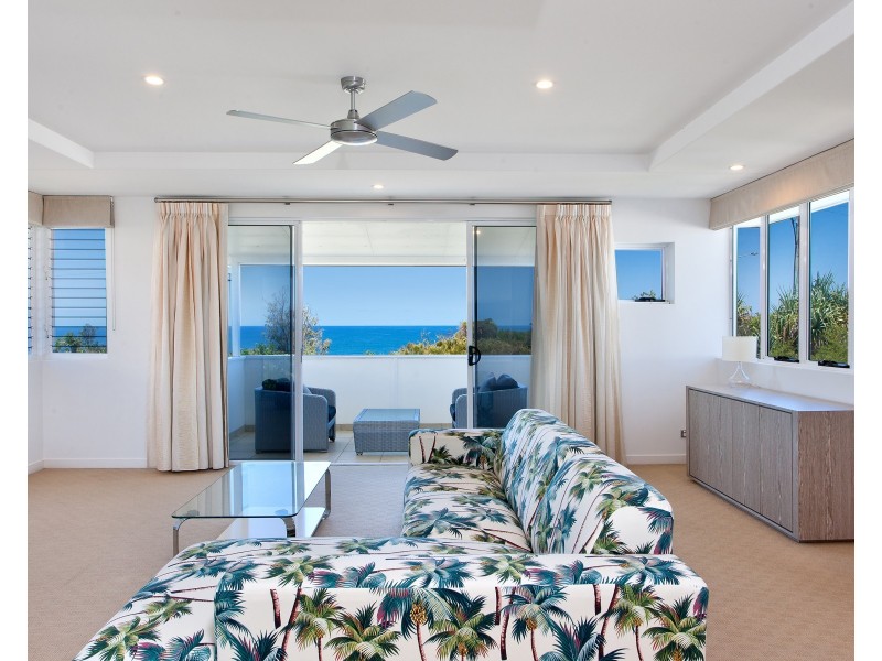 2 Driftwood Drive, Castaways Beach QLD 4567