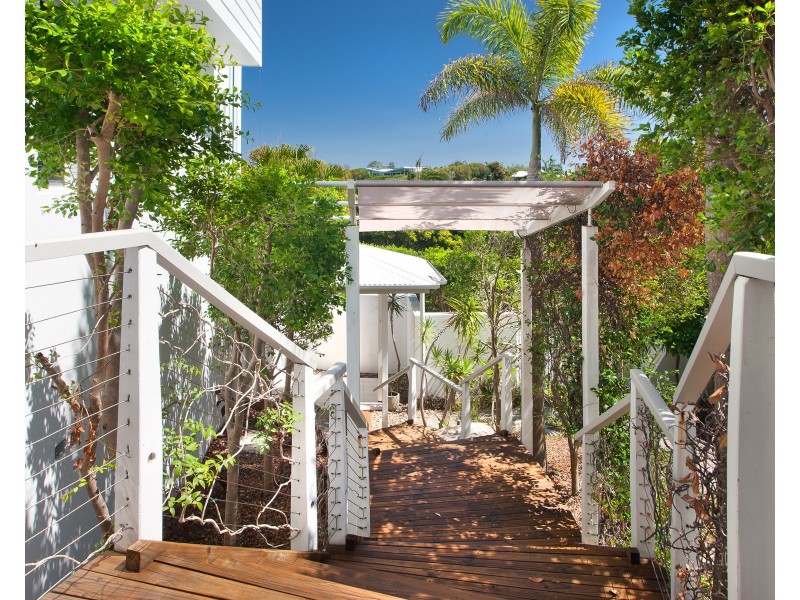 2 Driftwood Drive, Castaways Beach QLD 4567