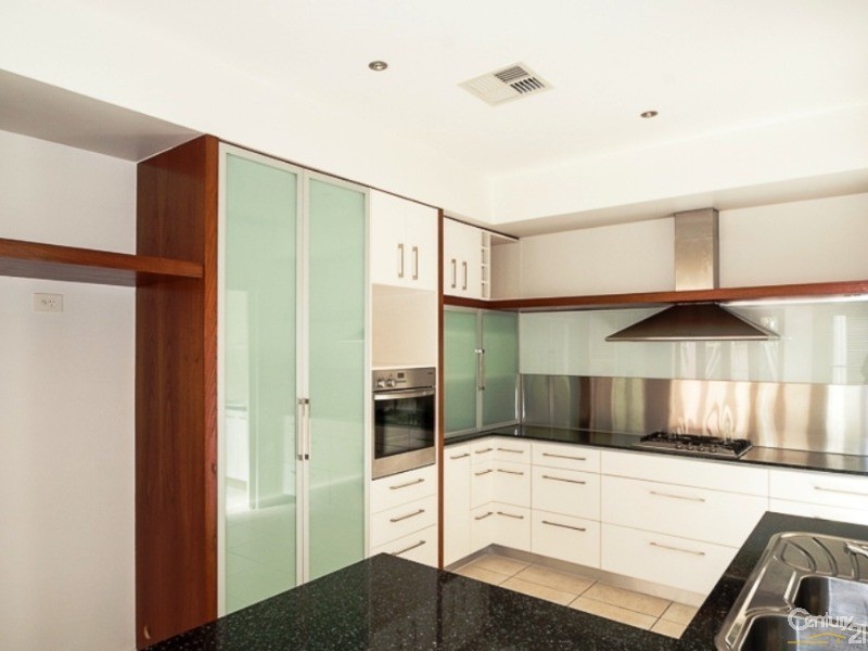 2/115 Peregian Springs Drive, Peregian Springs QLD 4573