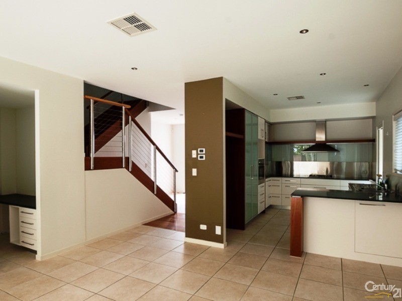 2/115 Peregian Springs Drive, Peregian Springs QLD 4573