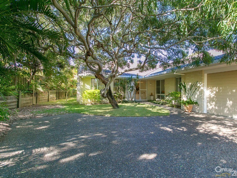 12 Daybreak Court, Castaways Beach QLD 4567